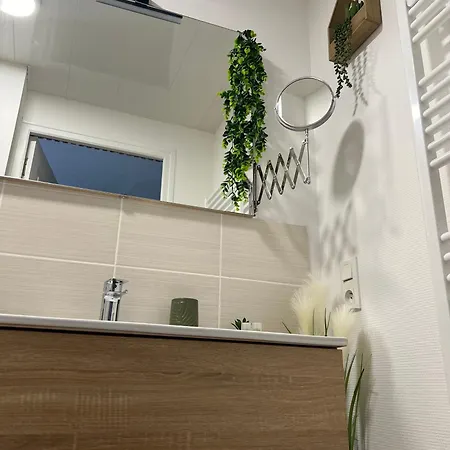 - Nouveau - Bienvenue A Azelma - Cozy Et Proche De Naval Group *